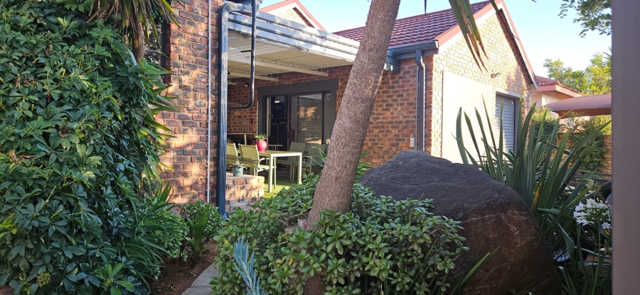 5 Bedroom Property for Sale in Langenhovenpark Free State
